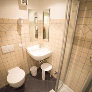 Pokój z łóżkiem king-size